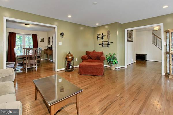 Centreville, VA 20121,6811 HARTWOOD LN