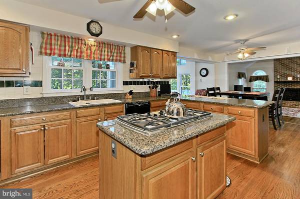 Centreville, VA 20121,6811 HARTWOOD LN