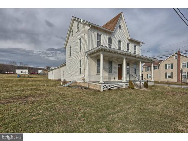 1751 CHESTNUT RD, New Ringgold, PA 17960