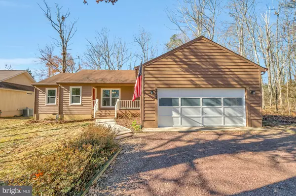 211 FAIRFAX LN, Locust Grove, VA 22508