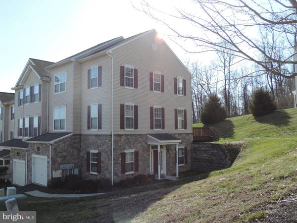 2126 MAPLE CREST BLVD, York, PA 17406