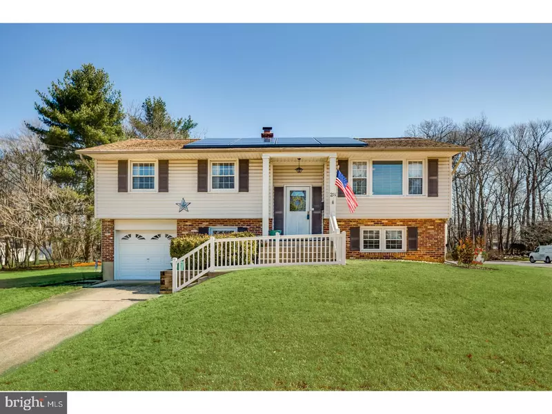 28 CHARTER OAK LN, Marlton, NJ 08053