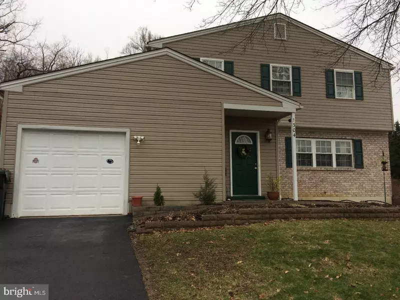 1304 WALNUT RIDGE DR, Downingtown, PA 19335