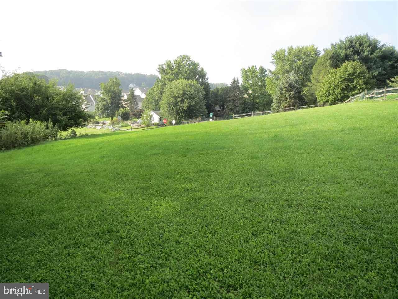 York, PA 17407,852 VALLEY RD