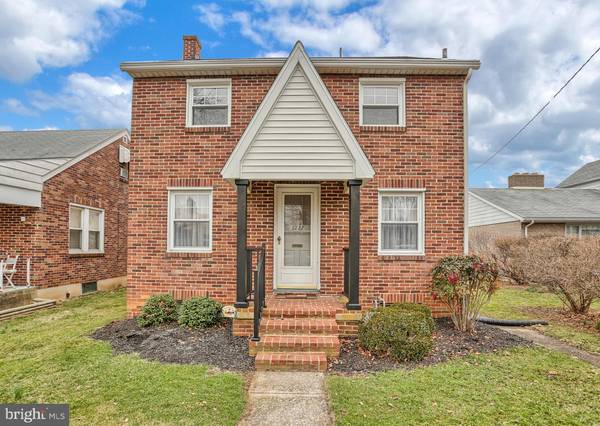 1227 E POPLAR ST, York, PA 17403