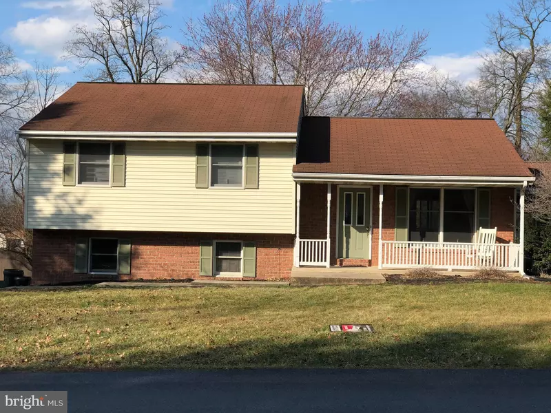 12 LOCUST DR, Elizabethtown, PA 17022