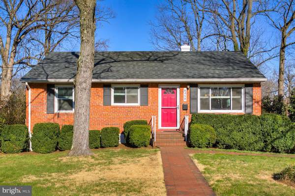 6458 OAKWOOD DR, Falls Church, VA 22041