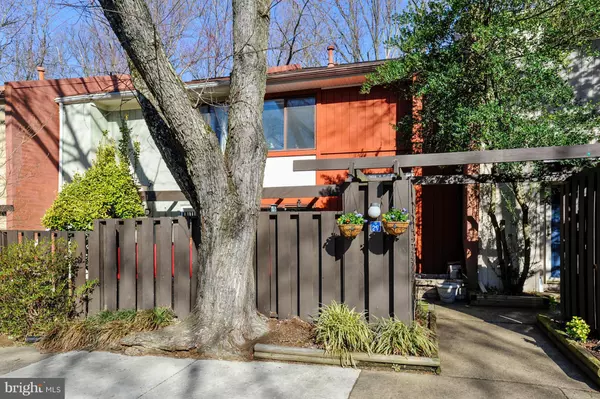 1329 NORTHGATE SQ, Reston, VA 20190