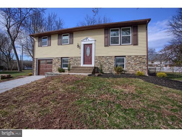 7 MAPLEWOOD CT, Douglassville, PA 19518