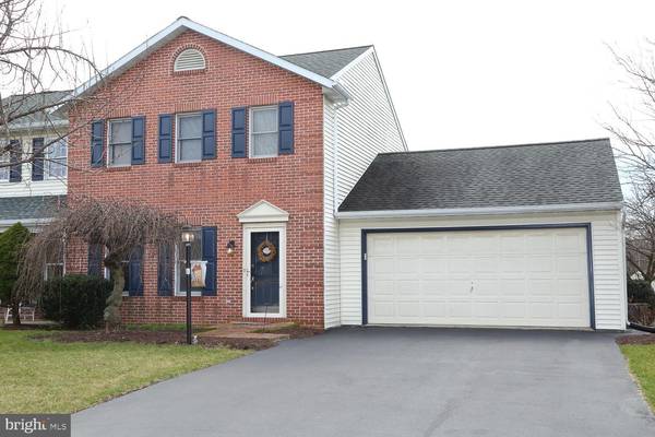 8 SUNRISE DR, Lititz, PA 17543