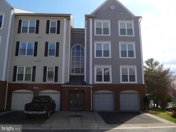 281 S PICKETT ST #401, Alexandria, VA 22304