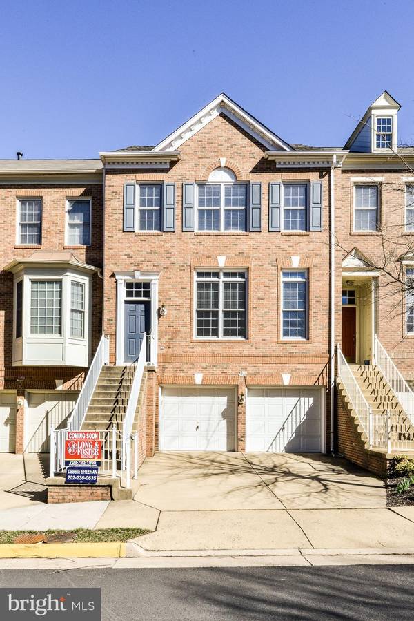 9544 LAGERSFIELD CIR, Vienna, VA 22181