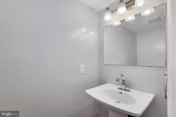 Reston, VA 20191,2410 CLOUDCROFT SQ