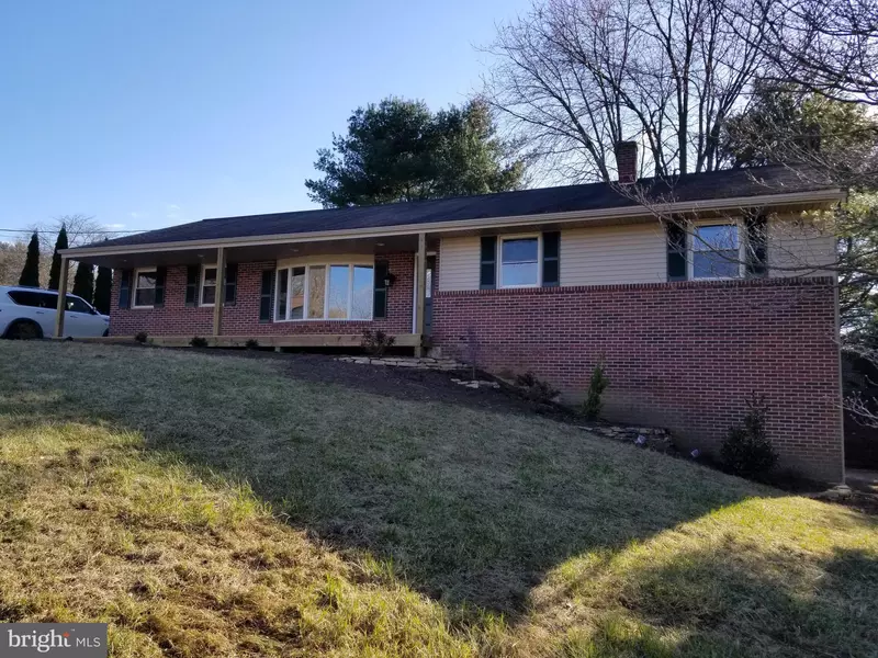 2090 HOLLINGER RD, Lancaster, PA 17602