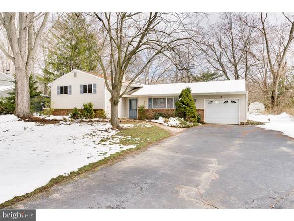 5 LYNNFIELD DR, East Windsor, NJ 08520