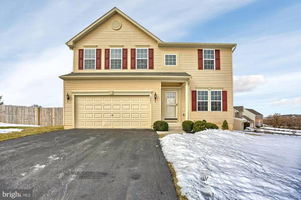 2251 WATER GARDEN DR, Hanover, PA 17331