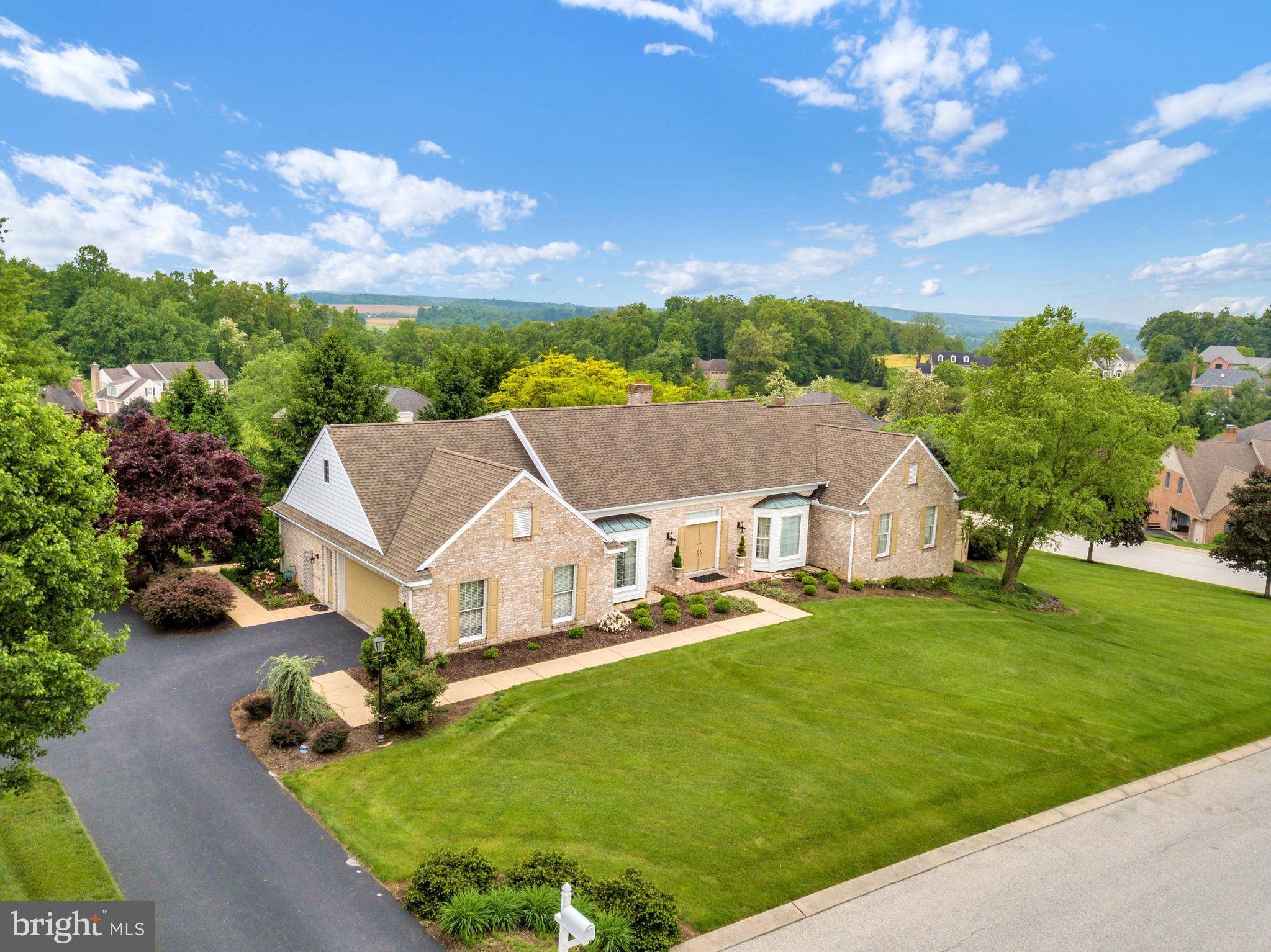 980 LEEWARD CT, York, PA 17403