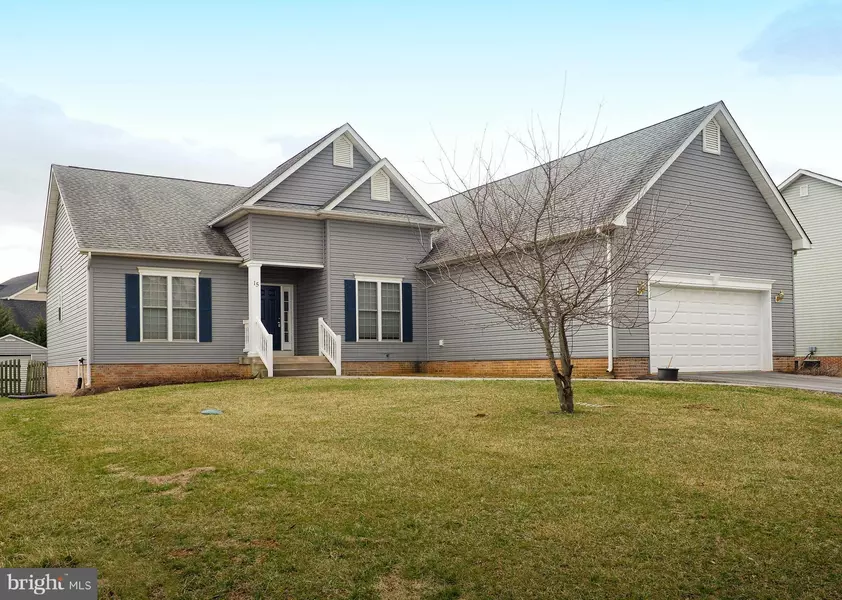 15 SAWGRASS DR, Charles Town, WV 25414