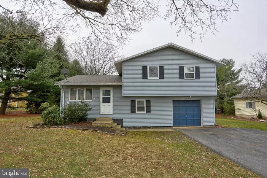 106 LANDIS VALLEY RD, Lititz, PA 17543