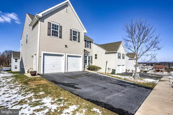 Lancaster, PA 17601,710 BRIDLE WREATH LN