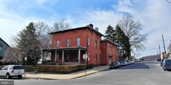 203 WALNUT ST, Columbia, PA 17512