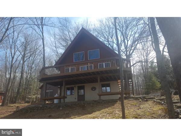 1235 ARROWHEAD DR, Pocono Lake, PA 18347