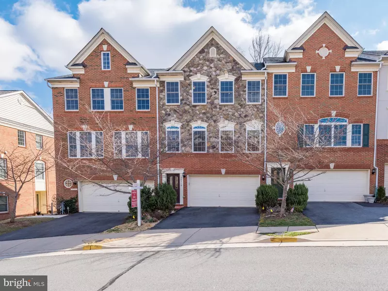 20310 CENTER BROOK SQ, Sterling, VA 20165