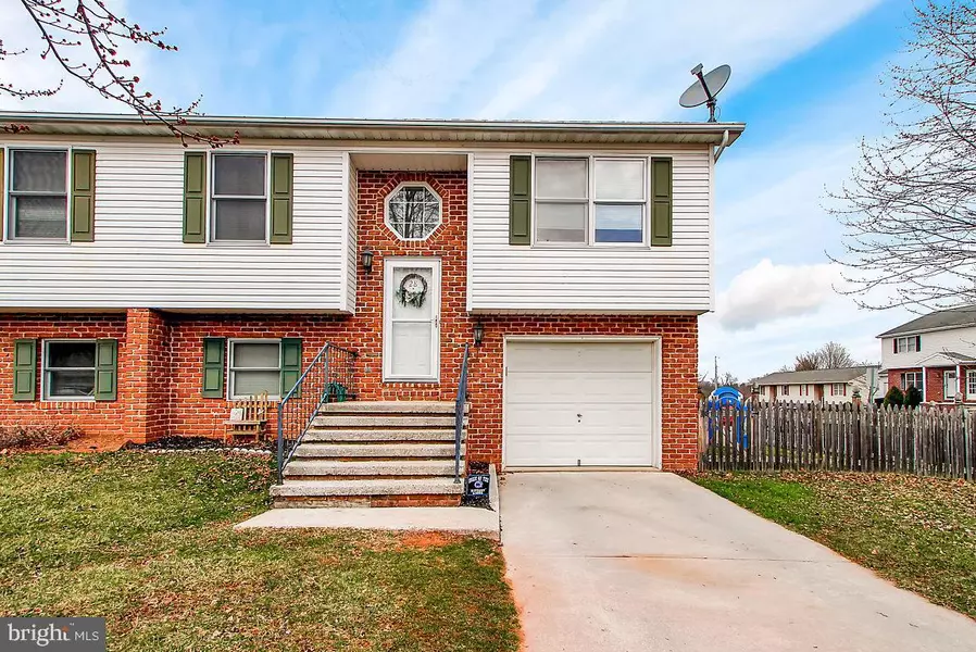 28 TOWN CIR, Abbottstown, PA 17301