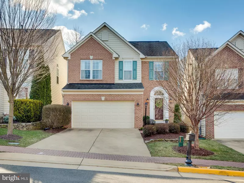 8827 CARPENTERS HALL DR, Lorton, VA 22079