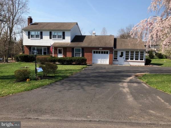 3 CLEARVIEW AVE, Chalfont, PA 18914