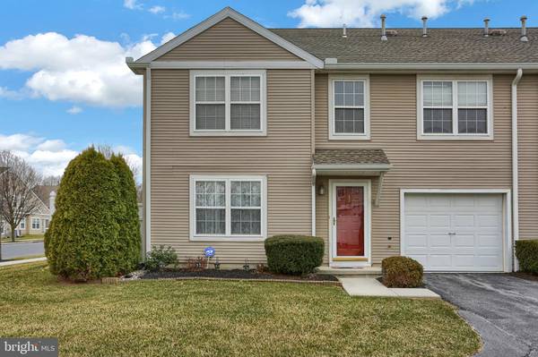 31 COURTYARD DR, Carlisle, PA 17013