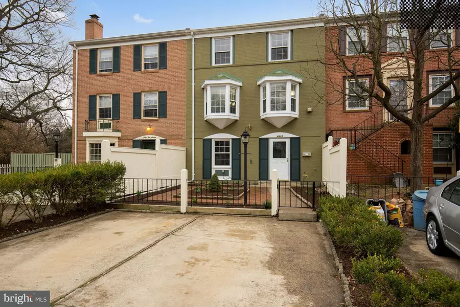 4413 LONGWORTHE SQ, Alexandria, VA 22309