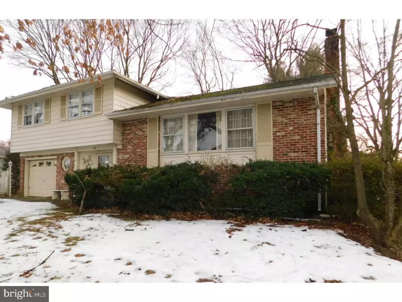 122 S SAINT ANDREWS DR, Mount Laurel, NJ 08054