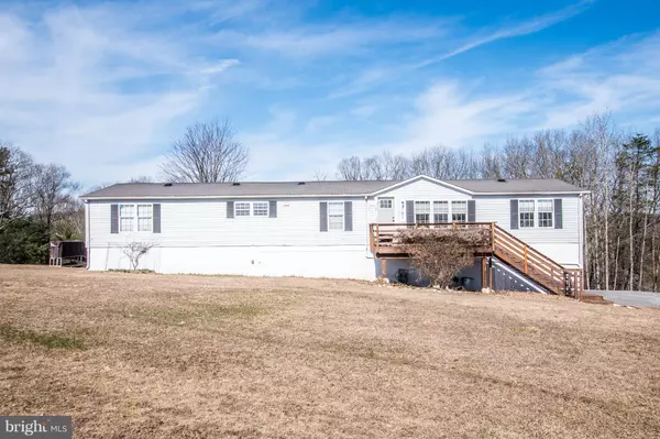 761 LONGVIEW DR, Berkeley Springs, WV 25411