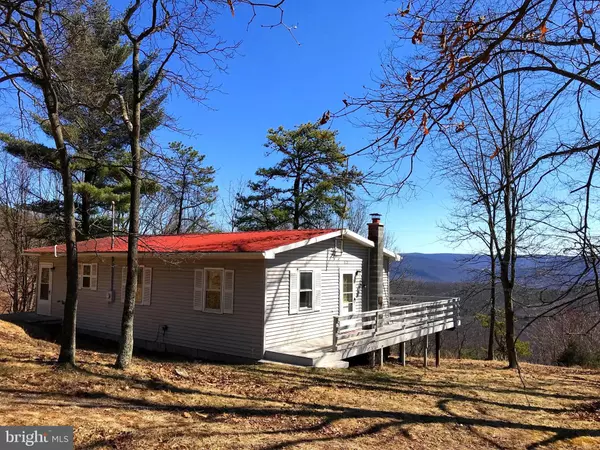 828 E RIDGE RD, Mathias, WV 26812