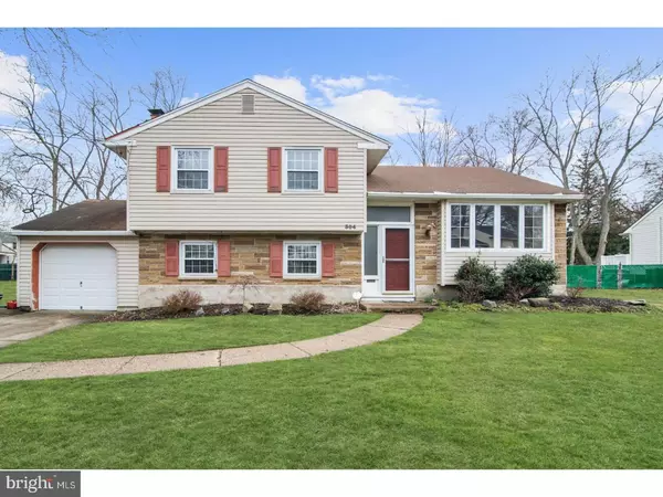 304 FARMDALE RD, Moorestown, NJ 08057