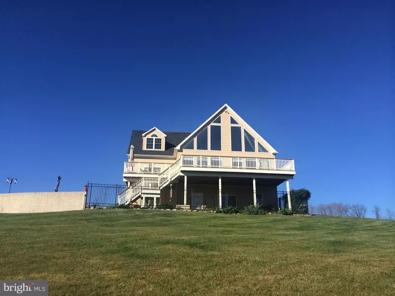 10 NIMITZ LN, Hedgesville, WV 25427