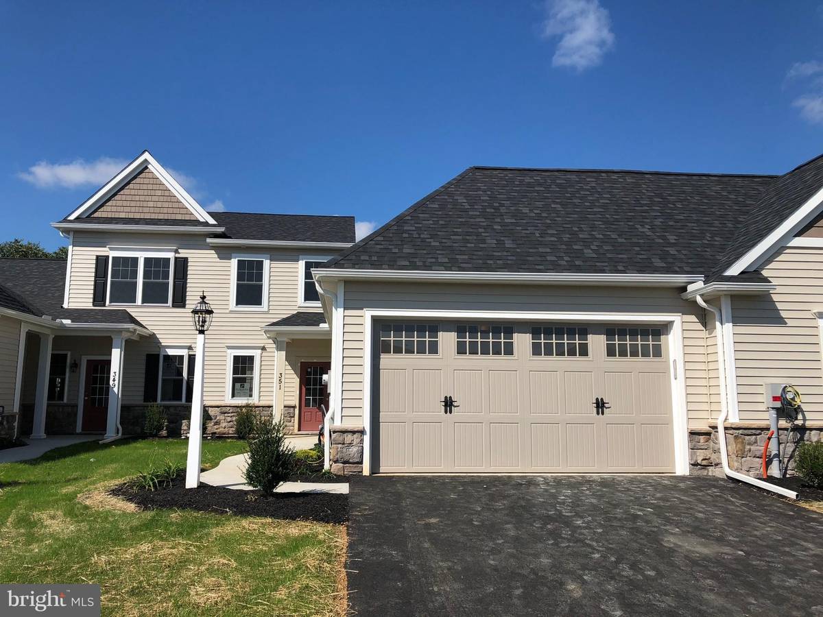 Lititz, PA 17543,351 PIN OAK DR #40