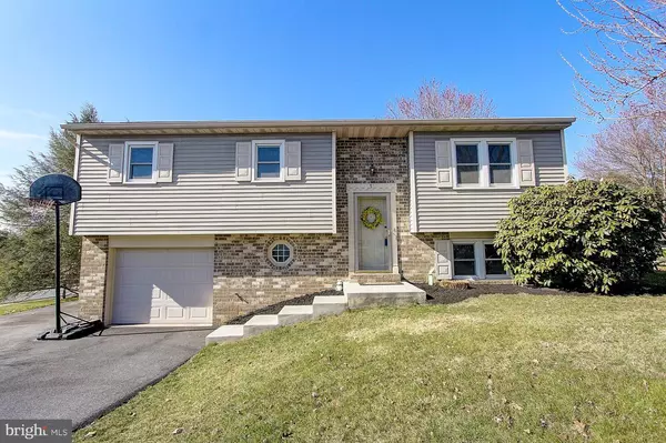 17 YARDLEY GREEN, Lancaster, PA 17603