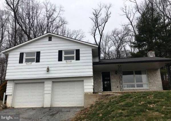 61 OAK DR, Mount Wolf, PA 17347