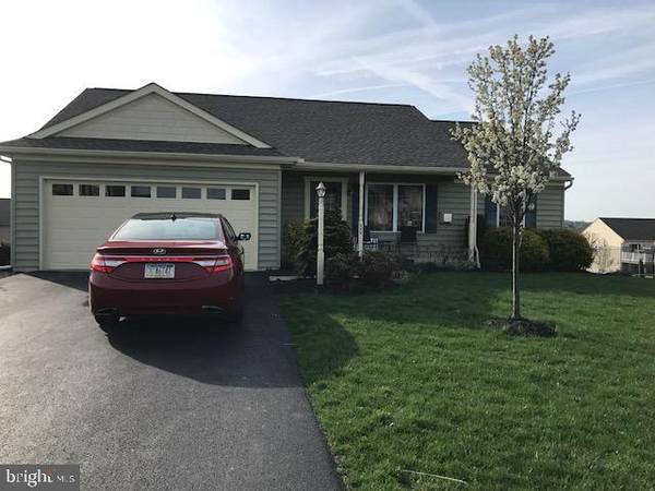 355 TORREY PINES DR, Mount Wolf, PA 17347