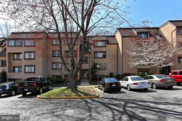 1660 PARKCREST CIR #201, Reston, VA 20190