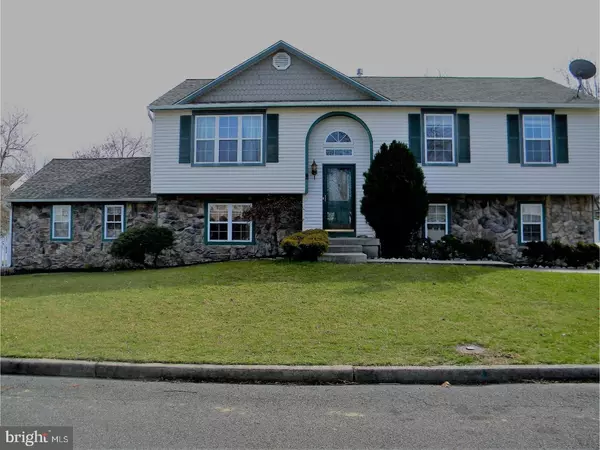 4 CURTIS LN, Mount Holly, NJ 08060