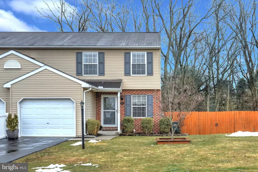 2041 WYATT CIR, Dover, PA 17315