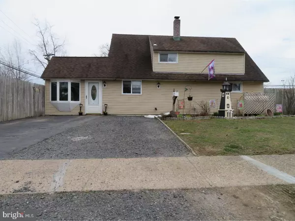 42 GRASSPOND RD, Levittown, PA 19057