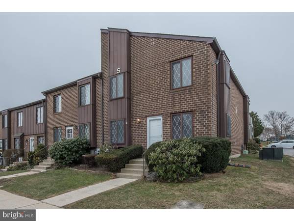 5200 HILLTOP DR #S18, Brookhaven, PA 19015