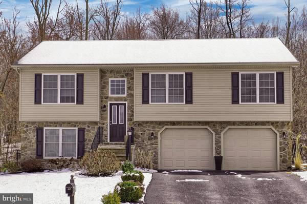 15 BITTERSWEET LN, Etters, PA 17319