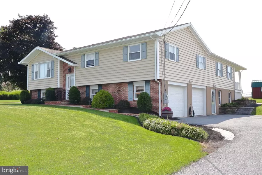 20 BOMBERGER RD, Lititz, PA 17543