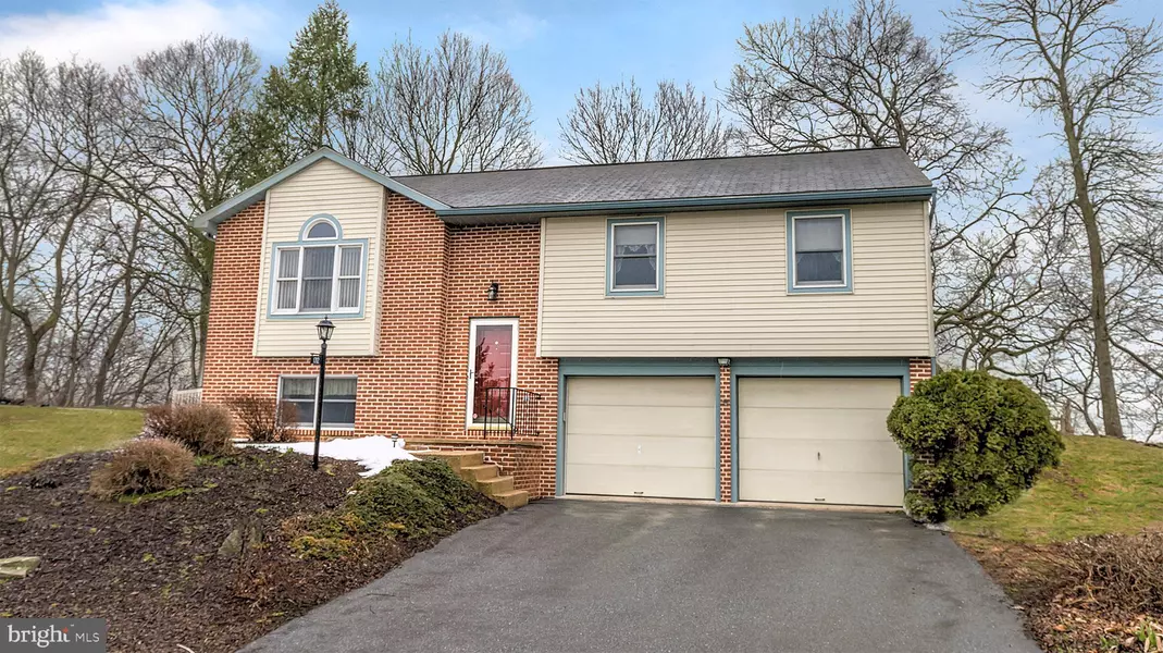 1712 SOUTHPORT DR, Lancaster, PA 17603