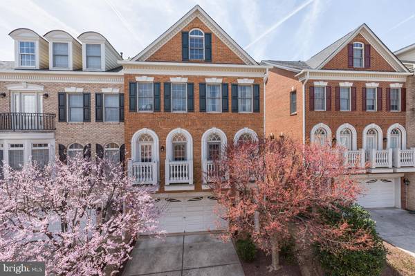 1834 FONTHILL CT #16, Mclean, VA 22102